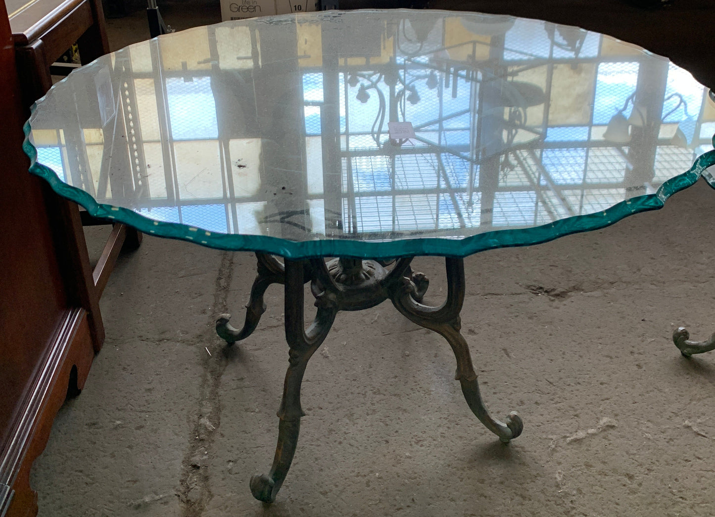 Round Edgy Glass Table